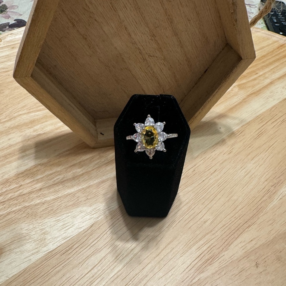 SIZE 10 WEDDING RING - Picture 8 of 13